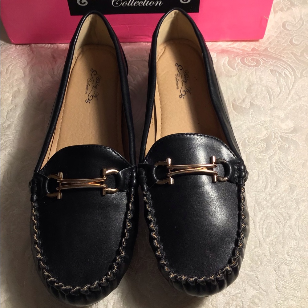 Cushioned Loafer or driving shoe. Black. NIB